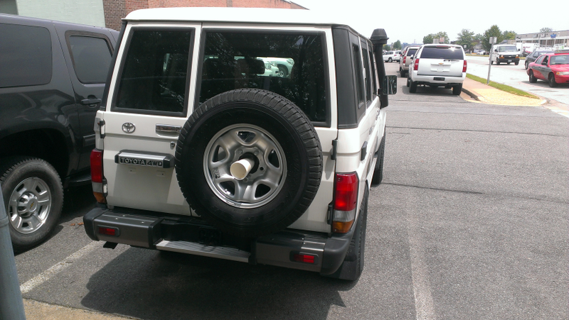 Illustration for article titled I Found Some Land Cruisers Today That Slipped Passed Customs